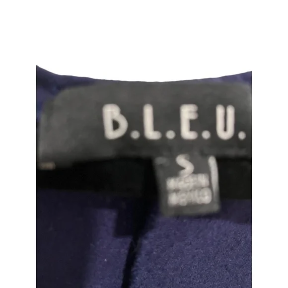 B.L.E.U. Cap Sleeve Hi Low Embroidered Embellished Navy White Top Size Small - Picture 3 of 4